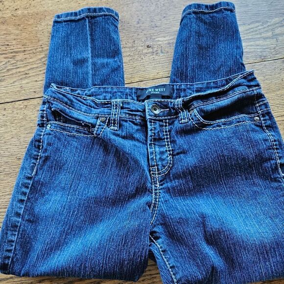 NINE WEST Women's Size 8 Capri Zippered Bottom Blue Jeans - Picture 10 of 11